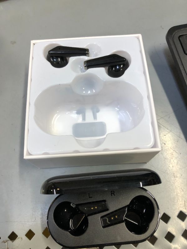 Photo 1 of t3 true wireless earbuds 