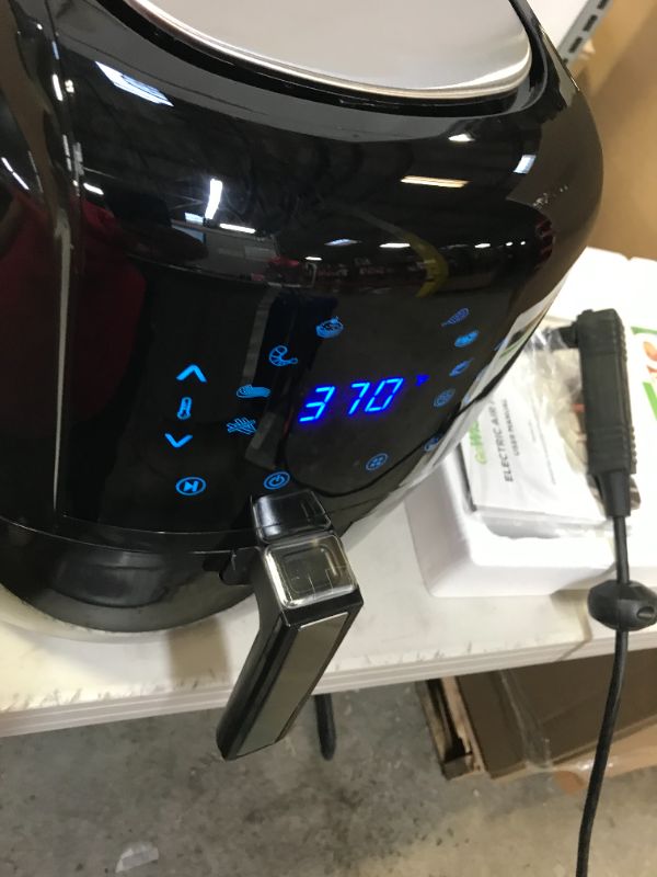 Photo 3 of 8-in-1 5.8 Qt. Black Electric Air Fryer with Recipe Book