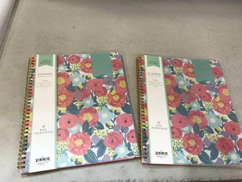 Photo 1 of 2 PACK 2021-2022 PLANNERS