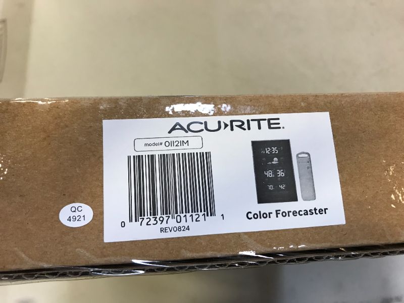 Photo 3 of AcuRite Digital Vertical Weather Forecaster with Indoor/Outdoor Temperature, Humidity, and Date and Time (01121M)
DAMAGES TO PACKAGING 