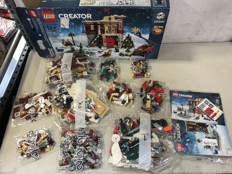 Photo 2 of LEGO Creator Expert Winter Village Fire Station 10263 Building Kit (1166 Pieces)
DAMAGES AND STICKERS ON BOX