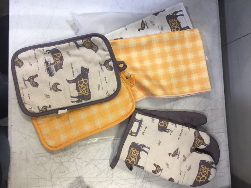 Photo 2 of 6 Pack Kitchen Set | 2 Oven Mitts and 2 Rectangular Pot holders of Quilted Lining with Cotton Wadding - 2 Dish Towels for Drying Dishes | Perfect for Gifting, Baking and Everyday Cooking (FF & YP)