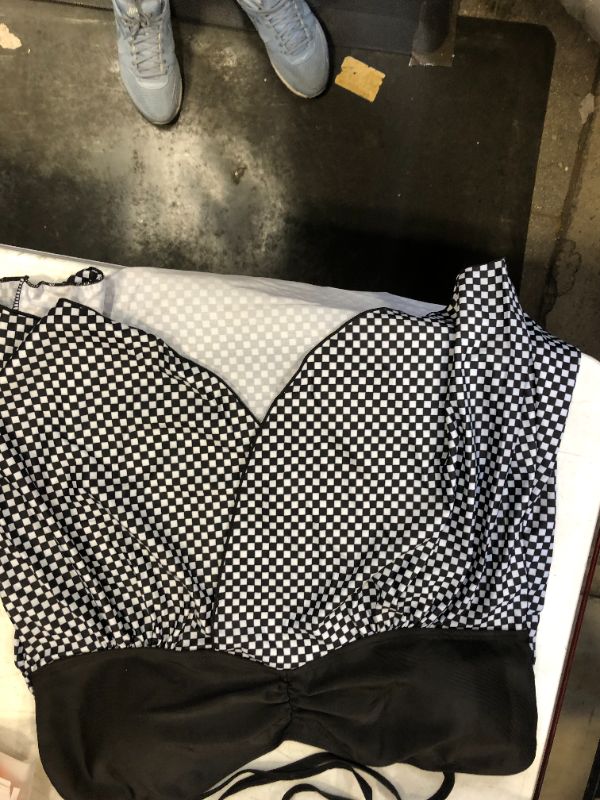 Photo 1 of BLACK AND WHITE  CHECKERS TOP M