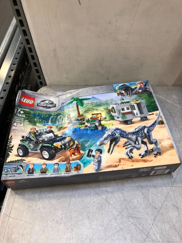 Photo 2 of LEGO Jurassic World Baryonyx Face Off: The Treasure Hunt 75935 Building Kit (434 Pieces)
