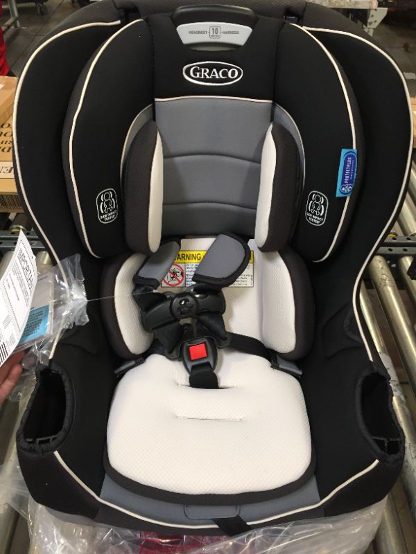 Photo 2 of Graco Baby Extend2Fit Convertible Car Seat