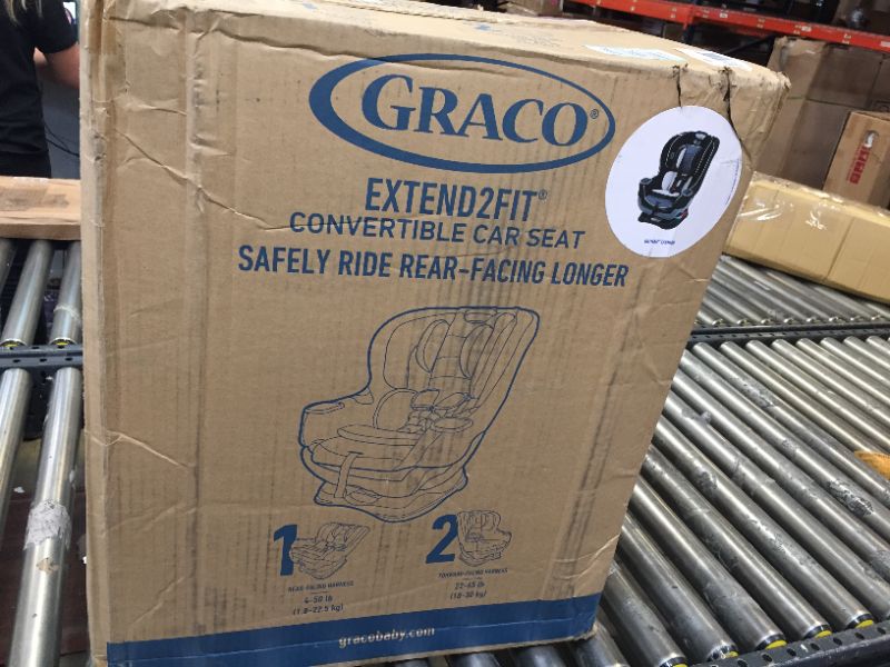 Photo 3 of Graco Baby Extend2Fit Convertible Car Seat