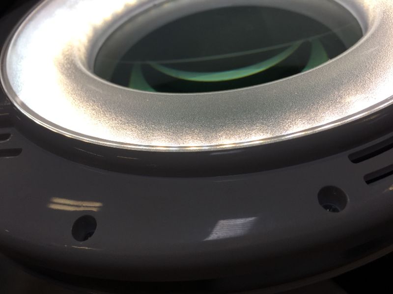Photo 2 of magnifier lamp --MINOR DAMAGE---