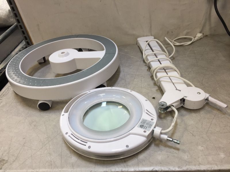 Photo 1 of magnifier lamp --MINOR DAMAGE---