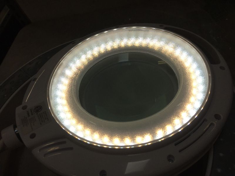 Photo 6 of magnifier lamp --MINOR DAMAGE---