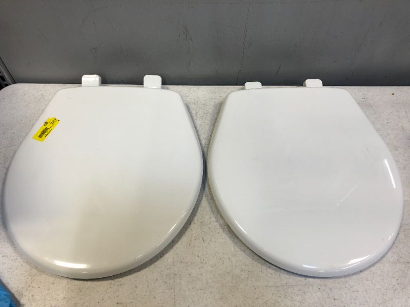 Photo 3 of ( 2 PACK) Mayfair Slow Close Round Plastic Toilet Seat in White with STA-TITE (Assembled Product Dimensions (L x W x H) 16.62 x 14.69 x 1.94 Inches) 