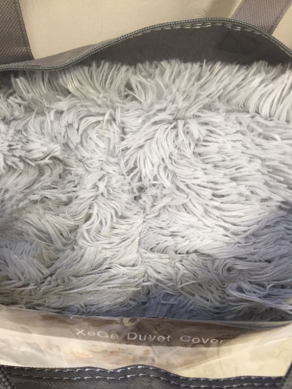 Photo 3 of XeGe Plush Shaggy Duvet Cover Luxury Ultra Soft Crystal Velvet Bedding 1PC(1 Faux Fur Duvet Cover),Zipper Closure (King, Gray Ombre)
