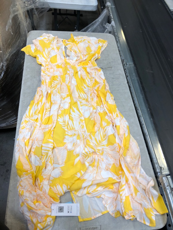 Photo 4 of Banana Leaf Twist-Front One Piece Swimsuit. Large
Selena Yellow Floral V-Neck Midi Dress. Medium

