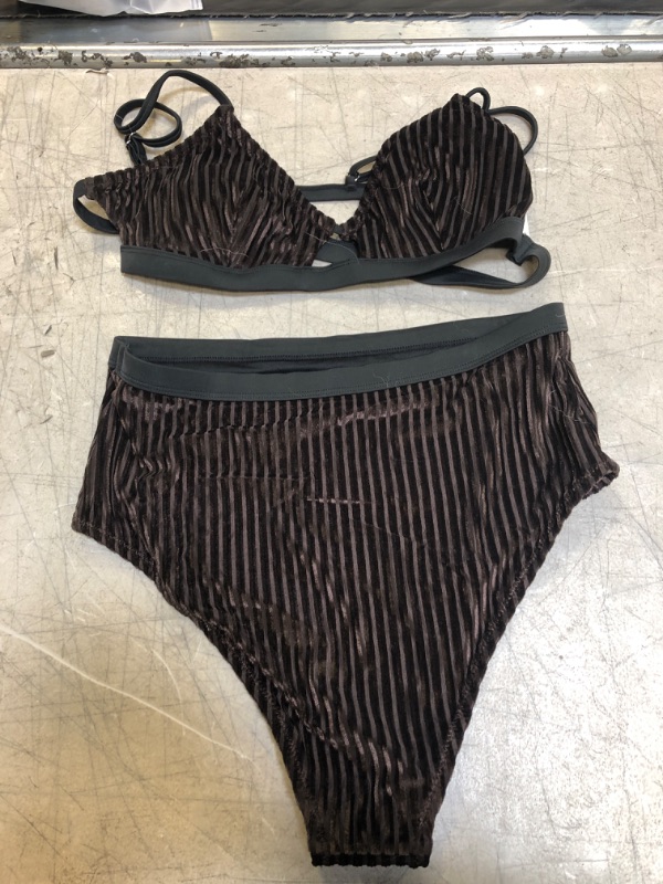 Photo 4 of Bay Of Angels Crochet Bikini Set. Small
Dark Brown Smocked Bikini. Small

