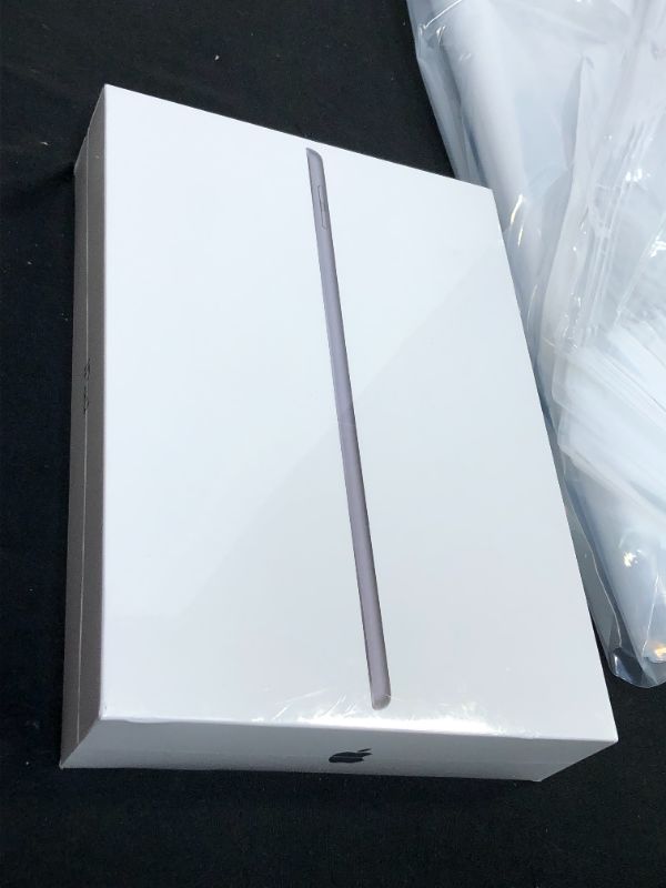 Photo 2 of 2021 Apple 10.2-inch iPad (Wi-Fi, 64GB) - Space Gray
