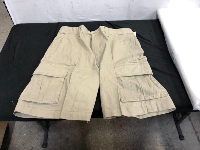 Photo 2 of Amazon Essentials Men's Classic-Fit 10” Cargo Short SIZE 36 WAIST
