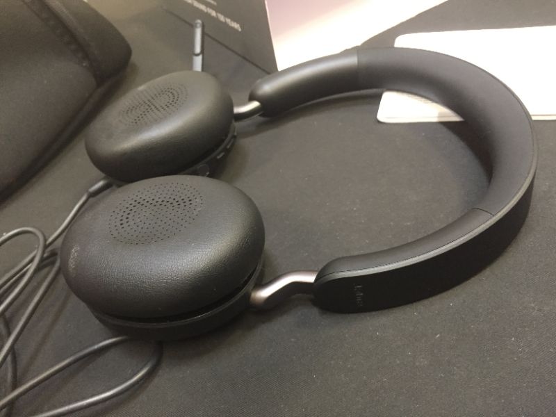 Photo 6 of ***OPEN BOX*** Jabra Evolve2 40 USB-C UC Stereo Headset (tested)
damaged package