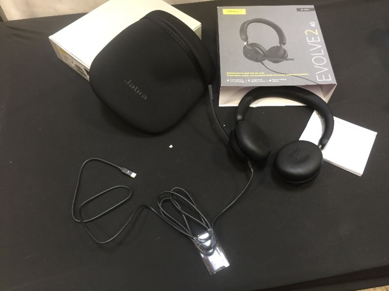 Photo 4 of ***OPEN BOX*** Jabra Evolve2 40 USB-C UC Stereo Headset (tested)
damaged package