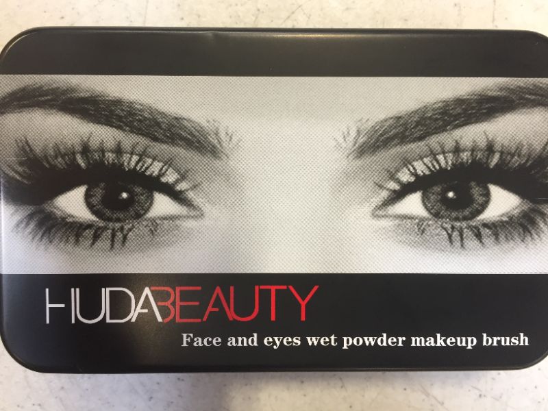 Photo 1 of HUDA BEAUTY MAKEUP BRUSH KIT