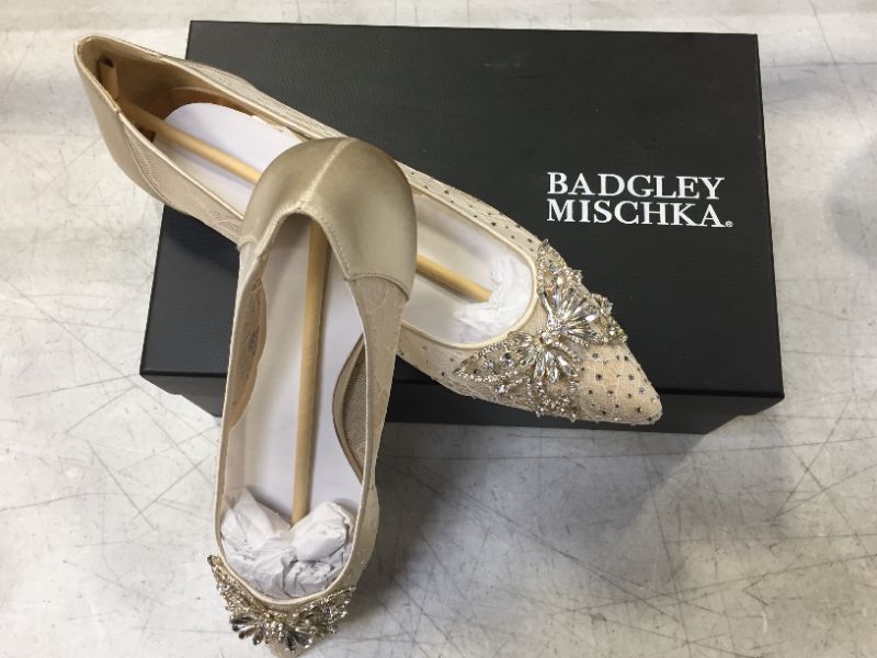 Photo 2 of Badgley Mischka Women's Kaitlin Ballet Flat--Size 10 (Slim)

