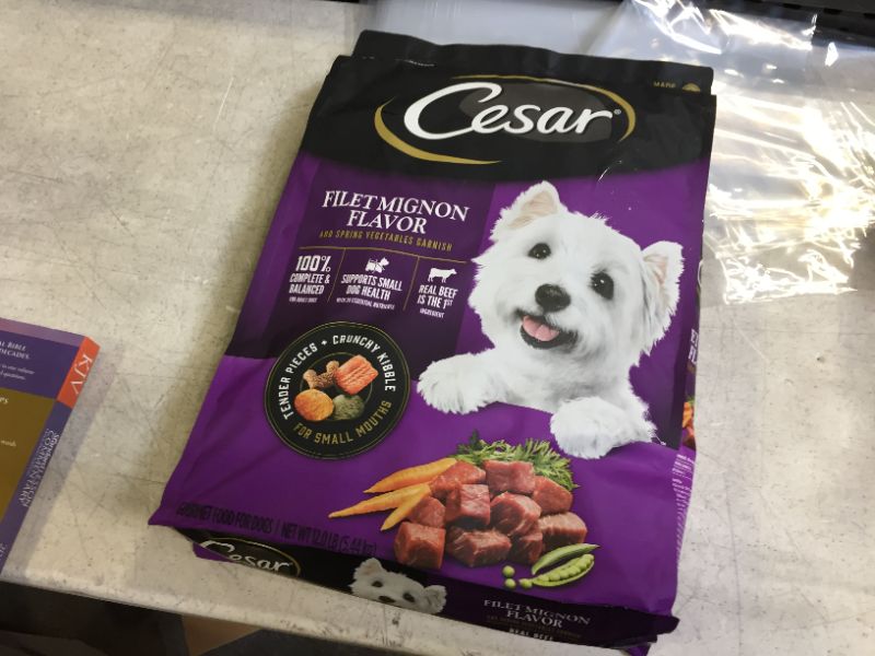 Photo 2 of CESAR Small Breed Dry Dog Food Spring Vegetables Garnish Dog Kibble
---- bb 01 29 2023 ---