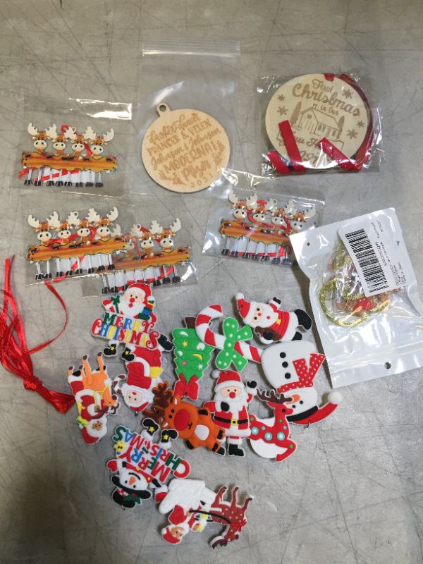 Photo 1 of Christmas ornaments comes as shown 