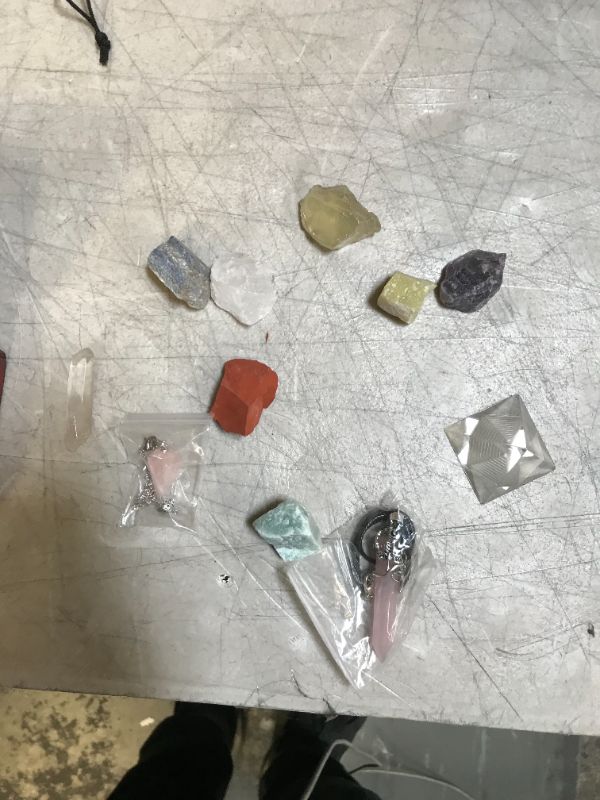 Photo 3 of 23PCS Natural Crystals and Healing Stones Set, 7 Raw Chakra Stones,10pcs Tumbled
