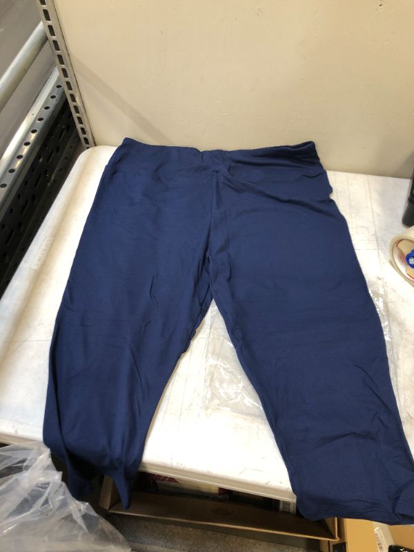 Photo 1 of WOMENS HIGH WAISTED CAPRI LEGGINGS NAVY BLUE
SIZE LARGE/XLARGE