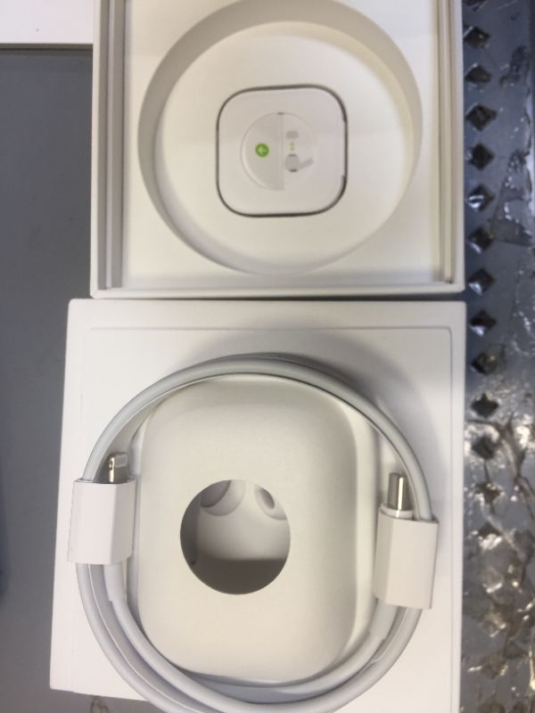 Photo 4 of Apple AirPods Pro
