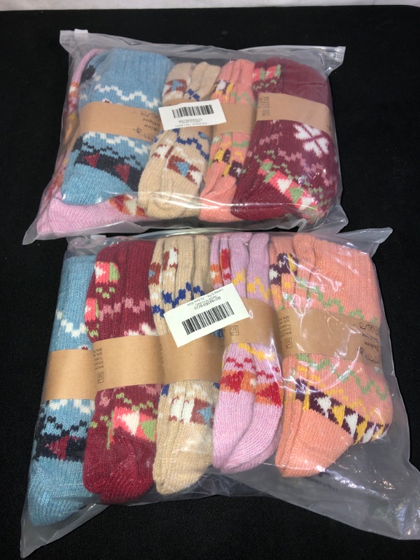 Photo 2 of Loritta 5 Pairs Womens Wool Socks Thick Knit Vintage Winter Warm Cozy Crew Socks Gifts
2 COUNT, ONE SIZE 