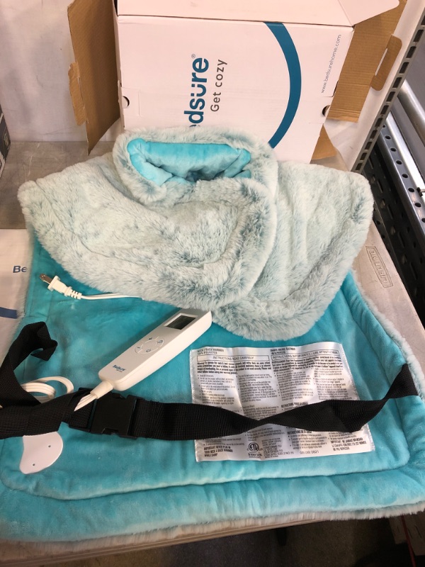 Photo 2 of Bedsure Heating Pad for Back Pain - 6 Level Heating Pad for Neck and Shoulders, Electric Heating Pads with Auto Shut Off, Buckle Fast Heating Pad Soft Faux Fur Warming with Clip (Teal, 24''×33")
