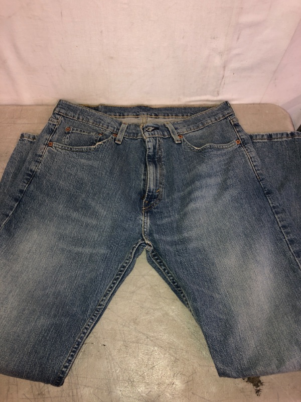 Photo 2 of MEN'S LEVI'S BLUE JEANS SIZE 33X30