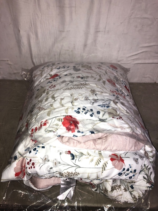 Photo 2 of Amazon Basics Ultra-Soft Light-Weight Microfiber Reversible Comforter Bedding Set - Full/Queen, Pink Floral
90"X90"