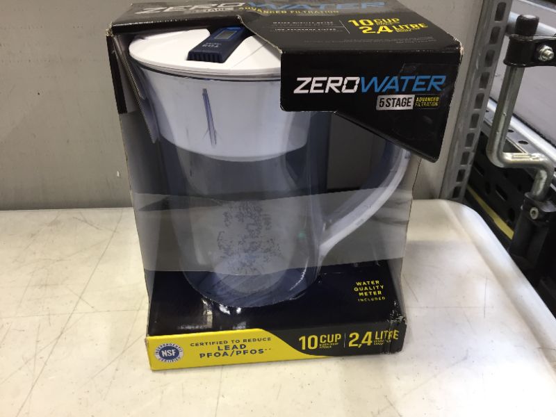 Photo 2 of ZeroWater 10 Cup Round Water Filter Pitcher
