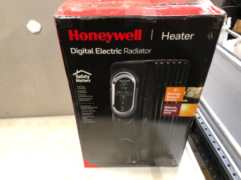 Photo 7 of Honeywell HZ-789 EnergySmart Electric Oil Filled Radiator Whole Room Heater, Black, 24.45"H x 9.06"D x 13.74"W (HZ789)
