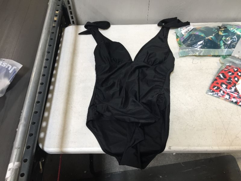 Photo 1 of CUPSHE Women's Black Swimsuit (M)