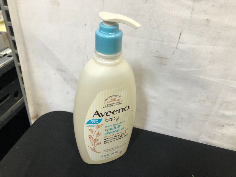 Photo 1 of Aveeno Baby Daily Moisture Gentle Bath Wash & Shampoo with Natural Oat Extract, Hypoallergenic, Tear-Free & Paraben-Free Formula For Sensitive Hair & Skin, Lightly Scented, 18 fl. oz
