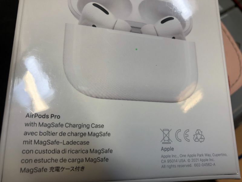 Photo 3 of Apple AirPods Pro
