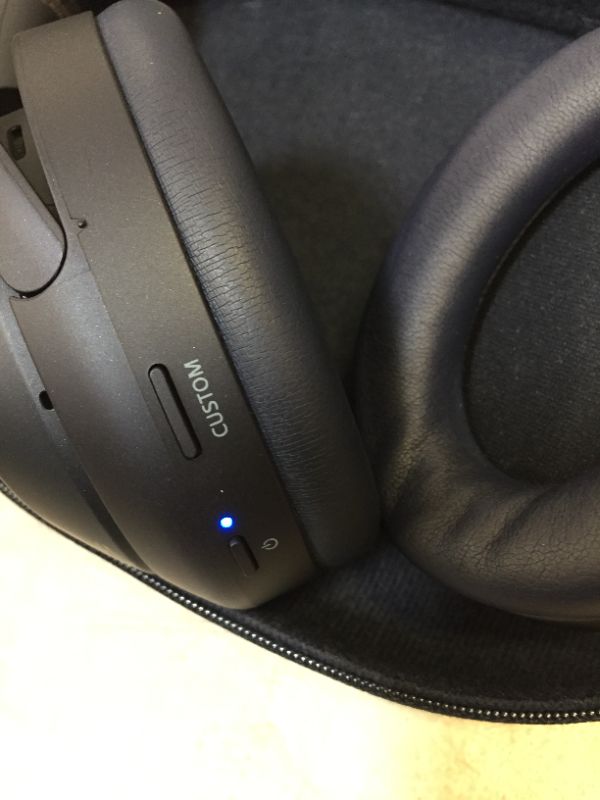 Photo 3 of Sony - WH-1000XM4 Wireless Noise-Cancelling Over-the-Ear Headphones - Midnight Blue---ITEM IS DIRTY---
