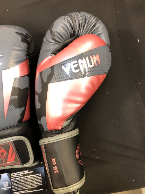 Photo 3 of Venum Elite Boxing Gloves