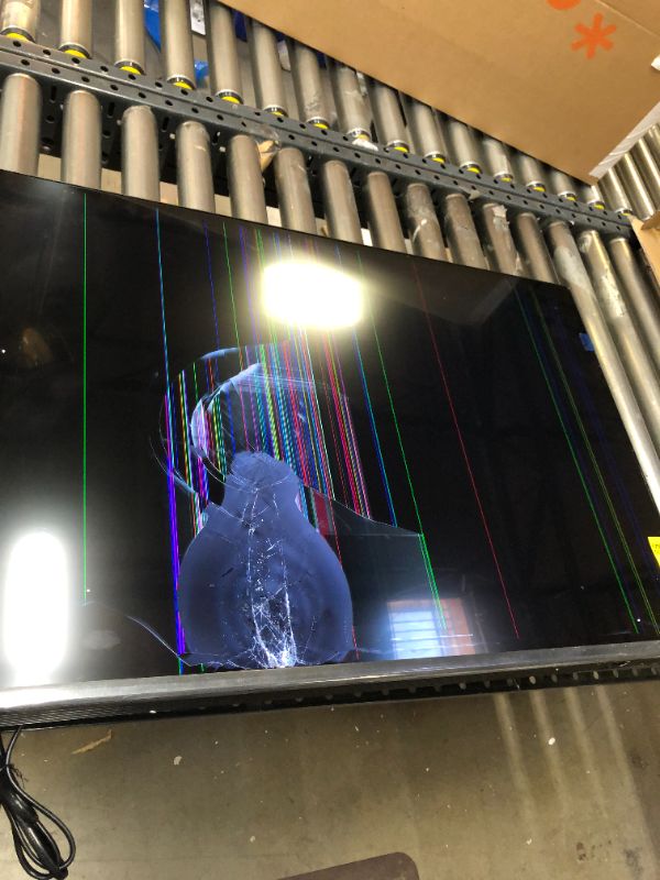 Photo 3 of VIZIO 43-Inch M-Series 4K UHD Quantum LED HDR Smart TV with Apple AirPlay and Chromecast Built-in, Dolby Vision, HDR10+, HDMI 2.1, Variable Refresh Rate, M43Q6-J04, 2021 Model SELLING FOR PARTS DAMAGED HEAVY CRACKING
