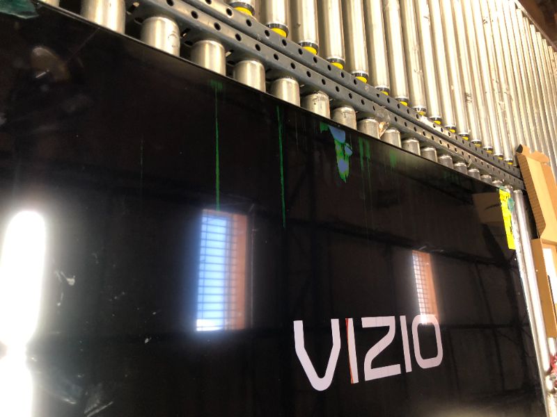 Photo 1 of VIZIO 50-Inch M6 Series Premium 4K UHD Quantum Color LED HDR Smart TV with Apple AirPlay and Chromecast Built-in, Dolby Vision, HDR10+, HDMI 2.1, Variable Refresh Rate, M50Q6-J01, 2021 Model SELLING FOR PARTS HEAVY ARTIFACTING
