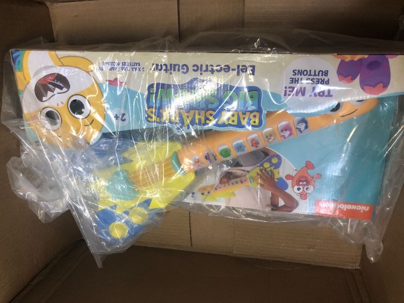 Photo 2 of Baby Shark's Big Show! Eel-ectric Guitar, Lights & Sounds Musical Toy