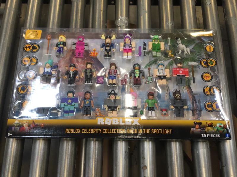 Photo 2 of Roblox Celebrity - 20 Figure Pack (Roblox Celebrity Collection: Back in the Spotlight)
