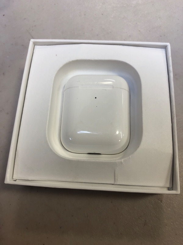 Photo 4 of AirPods (2nd Generation) with Wireless Charging Case - USED 