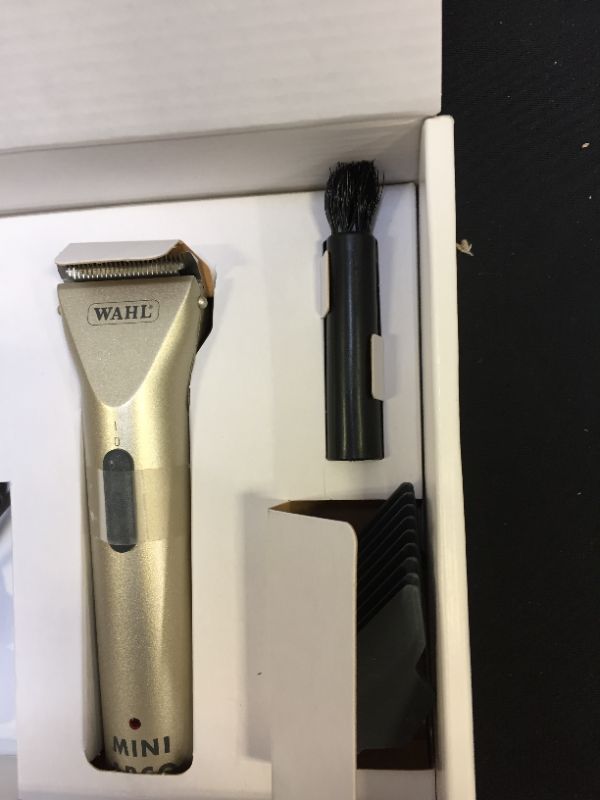 Photo 2 of Wahl Professional Animal MiniArco Corded / Cordless Pet, Dog, Cat, and Horse Trimmer Kit 