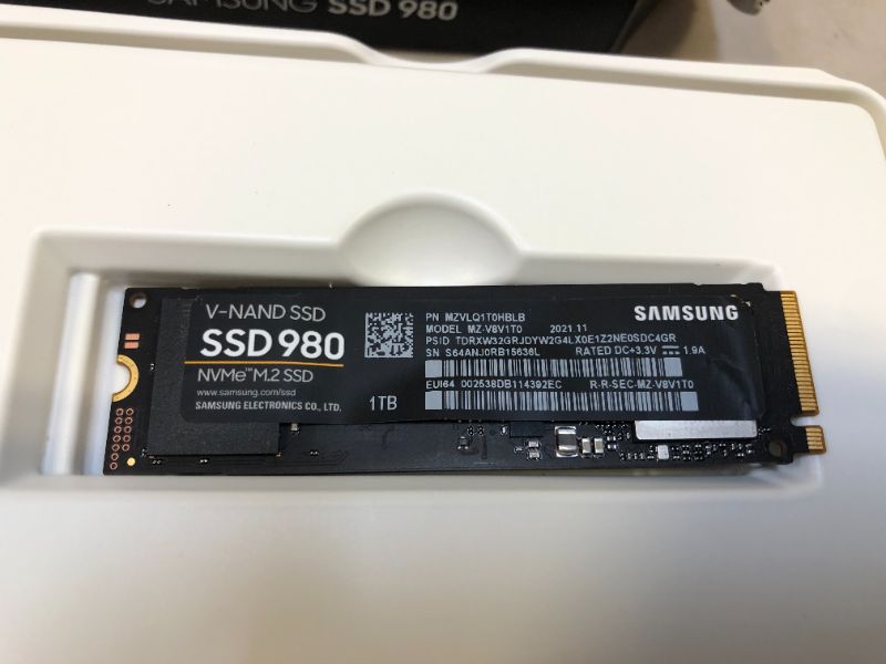 Photo 4 of SAMSUNG 980 M.2 2280 1TB PCI-Express 3.0 x4, NVMe 1.4 V-NAND MLC Internal Solid State Drive (SSD) MZ-V8V1T0B/AM
