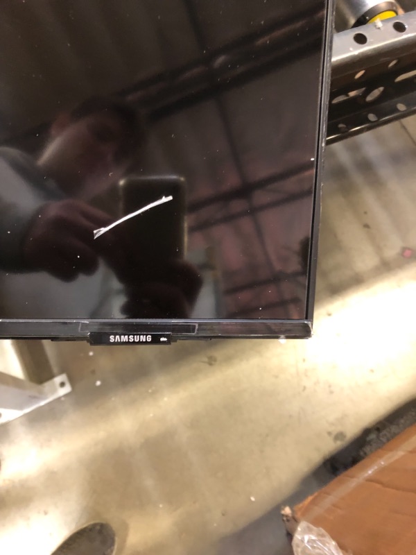 Photo 5 of Samsung - 50" Class 8000 Series LED 4K UHD Smart Tizen TV
