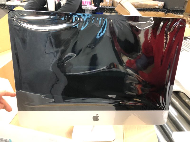 Photo 5 of Apple 21.5" iMac, 2.3GHz Intel Core i5 Dual Core, 8GB RAM, 1TB HDD, Mac OS, Silver, MMQA2LL/A