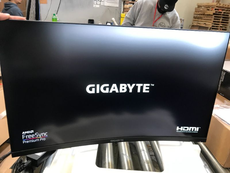 Photo 2 of GIGABYTE G32QC A (32" 165Hz 1440P Curved Gaming Monitor