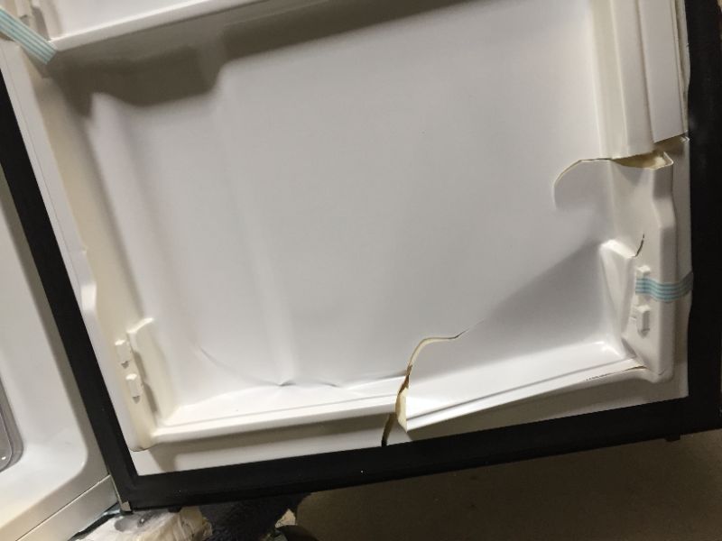 Photo 5 of Frigidaire EFR749AMZ, 2 Door Apartment Size Refrigerator with Freezer, 7.5 cu ft, Retro, Silver, Platinum
** DOOR NEEDS REPLACEMENT ONLY **